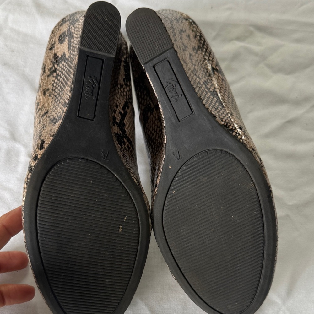 Snakeskin Patterned Pumps - image 3